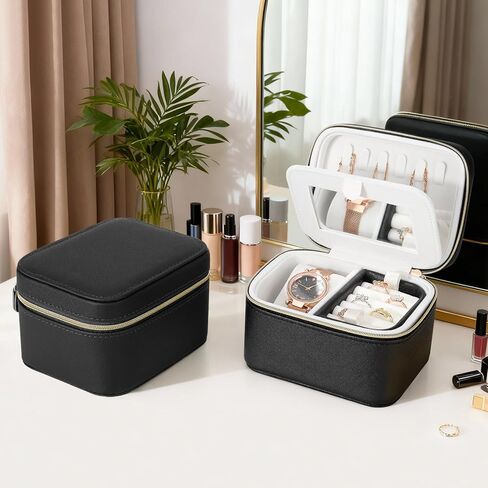 حقيبة مجوهرات للسفر من DesignSter، صندوق مجوهرات صغير مع مرآة، منظم حقيبة مجوهرات للسفر من مادة جلدية، منظم مجوهرات محمول بسحاب (أسود) in Kuwait