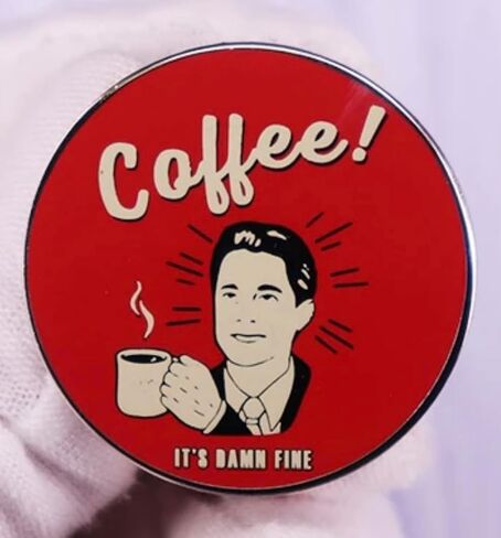 قهوة! مج It's Damn Fine Twin Peaks Agent Cooper مقاس 1.2 بوصة دبوس مينا in Saudi Arabia