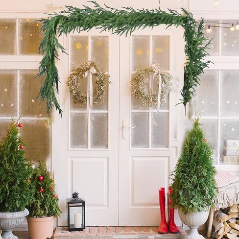 نورفولك الصنوبر إكليل عيد الميلاد الديكور التخليص - 6ft واقعية أوراق الصنوبر الاصطناعي أوراق الخضرة لعباءة الموقد الدرج درابزين الجدول ديكور المنزل in Kuwait