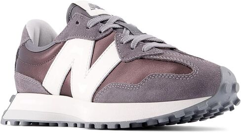 حذاء رياضي نسائي من New Balance 327، أسود معدني/Castlerock، 8.5 in Saudi Arabia