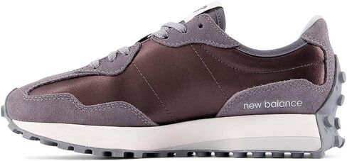 حذاء رياضي نسائي من New Balance 327، أسود معدني/Castlerock، 8.5 in Saudi Arabia