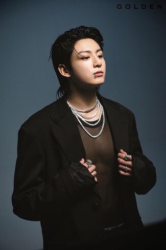 ألبوم Jungkook GOLDEN الأول إصدار LP من الفينيل مع تتبع مختوم JUNG KOOK in Kuwait