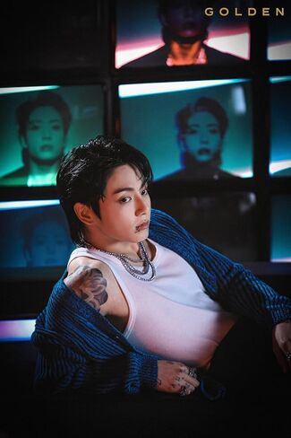 ألبوم Jungkook GOLDEN الأول إصدار LP من الفينيل مع تتبع مختوم JUNG KOOK in Kuwait