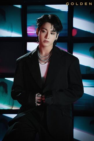 ألبوم Jungkook GOLDEN الأول إصدار LP من الفينيل مع تتبع مختوم JUNG KOOK in Kuwait