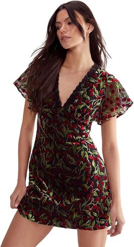 فستان قصير مفتوح الظهر من Nasty Gal Cherry Devore مزين بالدانتيل in Saudi Arabia