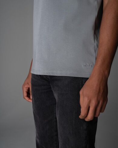 تي شيرت أصلي للرجال من Rule Of Threads بحاشية كلاسيكية من Henley in Kuwait