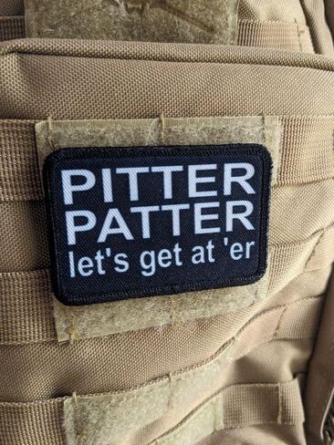 Pitter Patter Let's get at 'er Meme 2x3 بوصة رقعة معنوية قابلة للإزالة مع خطاف وحلقة خلفية باللونين الأبيض والأسود in Kuwait