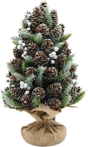 شجرة عيد الميلاد الريفية الصغيرة مع مخاريط الصنوبر والتوت الفضي وقاعدة الخيش، ديكور طاولة شجرة عيد الميلاد لتزيين طاولة عيد الميلاد (فضي) in Kuwait