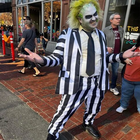 5 Pcs Black and White Striped Suit for Men Halloween Scary Cosplay Costume with Wig in Saudi Arabia