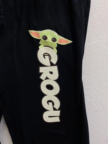 بنطال بيجامة نوم أسود للرجال مطبوع عليه شاشة Star Wars Mandalorian Grogu in Kuwait
