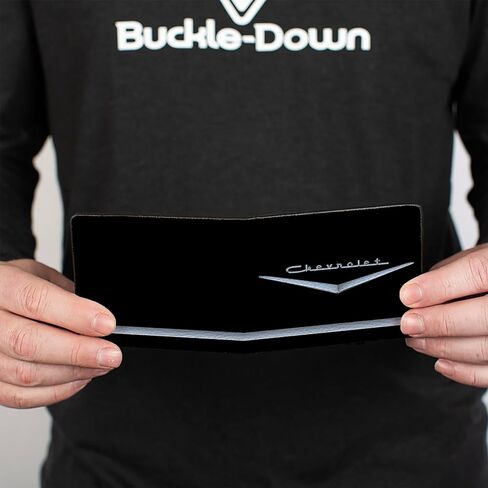 محفظة رجالي من Buckle-Down Puckle-down Pu Bifold - 1955-57 شيفروليه V شعار/شريط أسود/فضي in Saudi Arabia