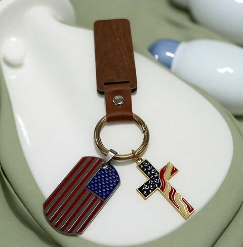 American Flag Keychain Patriotic US Keyrings Souvenir Gifts for 4th of July Labor Day and Veterans Day Festivities Cross Keychains gift man in Saudi Arabia