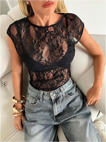 تي شيرت نسائي من MakeMeChic مزين بالدانتيل مزهّر وأكمام شبكية شفافة Y2K قطع علوية للحفلات الموسيقية ملابس ليلة رأس السنة الجديدة in Kuwait