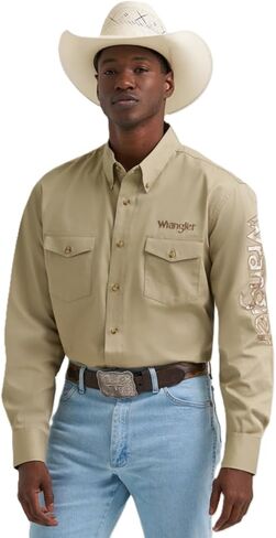 قميص كاكي سادة بأكمام طويلة وشعار رجالي من Wrangler in Saudi Arabia
