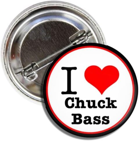 دبوس زر I Love Chuck Bass، تصميم باللونين الأبيض والأسود، شارة مستديرة مقاس 1.50 بوصة مع رسم قلب in Kuwait