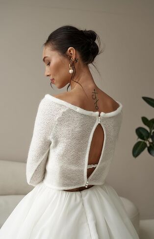 Wedding dress topper bridal bolero wedding pullover white mohair sweater bride top winter wedding cover up bridal cape in Saudi Arabia
