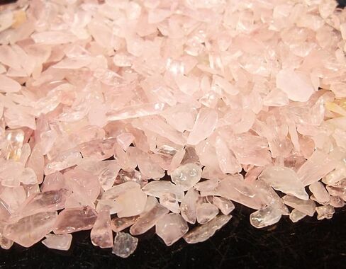 Perlin Rose Quartz Gemstone Beads Tumbled Stone 4~8 mm Chips Without Hole 500 Pieces Rose Quartz Gemstones Semi-Precious Stone Jewellery Beads Gemstone for Decoration, Chakra, Meditation in Saudi Arabia
