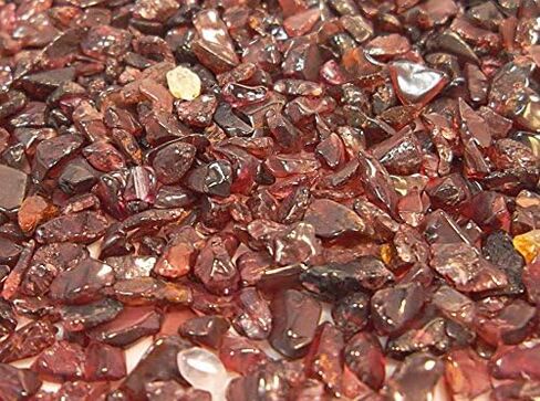 Perlin Rose Quartz Gemstone Beads Tumbled Stone 4~8 mm Chips Without Hole 500 Pieces Rose Quartz Gemstones Semi-Precious Stone Jewellery Beads Gemstone for Decoration, Chakra, Meditation in Saudi Arabia