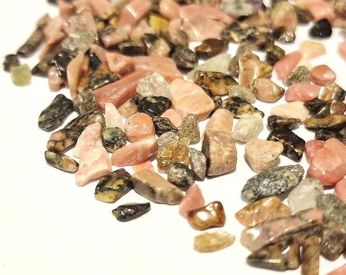 Perlin Rose Quartz Gemstone Beads Tumbled Stone 4~8 mm Chips Without Hole 500 Pieces Rose Quartz Gemstones Semi-Precious Stone Jewellery Beads Gemstone for Decoration, Chakra, Meditation in Saudi Arabia