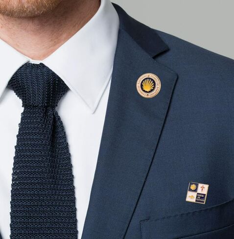 مجموعة دبابيس Camino de Santiago مكونة من 3، دبابيس طية صدر السترة مصنوعة من خليط معدني مع تصميمات على شكل صدفة وصليب وسهم، وشارات تذكارية معدنية لحقيبة الظهر أو السترة in Kuwait