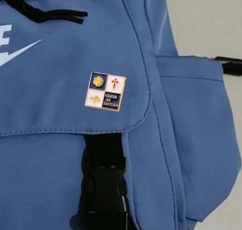 مجموعة دبابيس Camino de Santiago مكونة من 3، دبابيس طية صدر السترة مصنوعة من خليط معدني مع تصميمات على شكل صدفة وصليب وسهم، وشارات تذكارية معدنية لحقيبة الظهر أو السترة in Kuwait