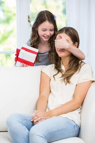 قميص فراشة للأم والجدة مخصص، اسم مخصص نانا ماما ماما أبويلا، سويت شيرت بقلنسوة بأكمام طويلة in Kuwait