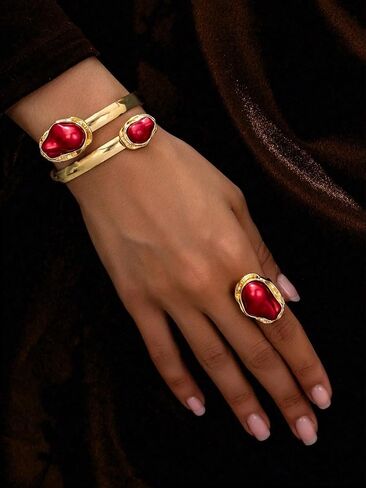 Classic Gold Bangle Bracelets for Women Modern Bracelet Elegant Jewelry Gift in Saudi Arabia