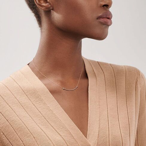 قلادة نسائية من الزركون بحروف مبتسمة، قلادة نسائية من الذهب عيار 18 قيراط، مجوهرات فاخرة مصممة للسيدات قلادة على شكل شريط مطلية بالذهب عيار 18 قيراط، قلادة مطلية أنيقة، هدية إيمانية للصلاة، مكعب زركونيا مرصع / طلاء ذهبي in Saudi Arabia