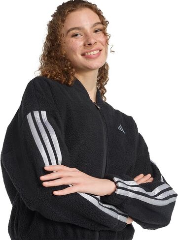 سترة رياضية للسيدات من adidas مصنوعة من الصوف عالي الوبر وسحاب كامل in Saudi Arabia