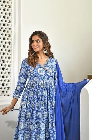مجموعة كورتا نسائية من Janasya Indian مصنوعة من القطن باللون الأخضر المخضر ومطبوعة بالورود in Saudi Arabia