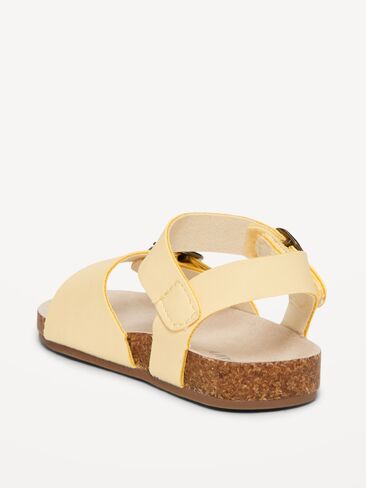 صندل بحزام بإبزيم من Old Navy للأطفال - كريم الزبدة in Kuwait