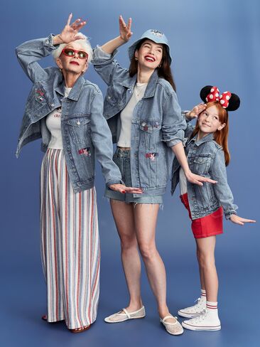 سترة Old Navy Old Navy x Disney© Mickey Mouse محايدة للجنسين مع شعار جرافيك للأطفال - غسيل متوسط in Kuwait