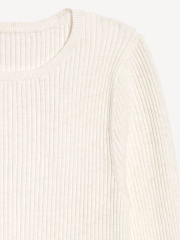 سترة Old Navy SoSoft Lite مضلعة بياقة دائرية - لون هيذر الطباشيري in Kuwait