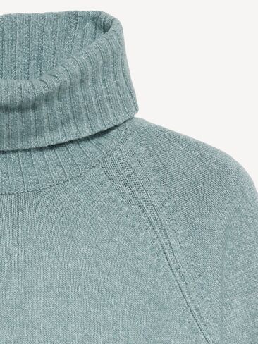 Old Navy SoSoft Turtleneck Sweater - Underwater in Saudi Arabia