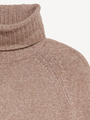 Old Navy SoSoft Turtleneck Sweater - DRIFTWOOD HEATHER in Saudi Arabia