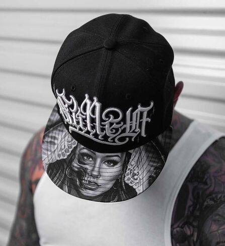 قبعة Sullen Gentle Mary Tattoo Lifestyle Graphic Snapback Artist Series Flat Bill Hat باللون الأسود in Saudi Arabia