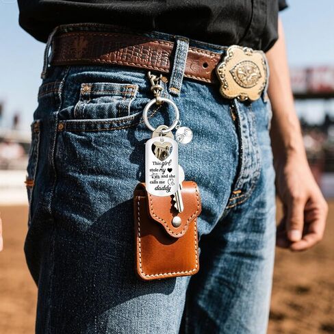 Konsait Dad Keychain ابنة قلادة من أبي، هدايا عيد الميلاد للابنة الأب، سلسلة مفاتيح الأب هذه الفتاة سرقت قلبي وهي تدعوني بابا سلسلة مفاتيح فتاة هدايا الأب in Kuwait