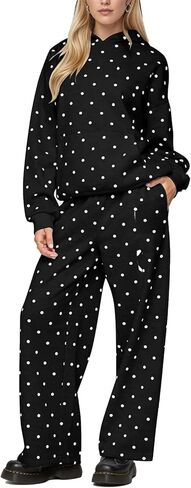 طقم رياضي بطبعة فيونكة للنساء مكون من قطعتين بدلة رياضية بأكمام طويلة وقلنسوة كبيرة الحجم وبنطال رياضي مكون من قطعتين in Kuwait