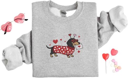 سويت شيرت Dachshund Valentine مطرز للنساء - هدية لأم الكلبة، فتحة رقبة دائرية على شكل سجق الحب، ملابس للكلاب في عيد الحب متعددة in Saudi Arabia