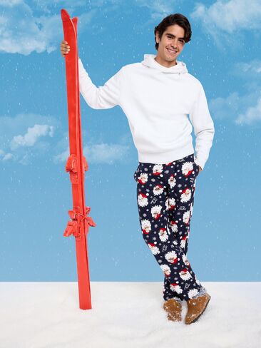 بنطال بيجامة من الفلانيل من Old Navy للرجال - جولي سانتا (يتوافق مع العائلة!) in Saudi Arabia
