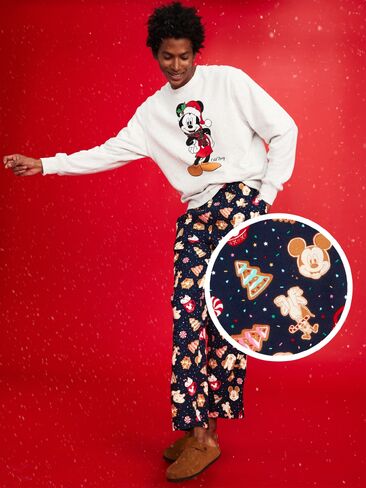 بنطلون بيجامة Old Navy Old Navy x Disney مطبوع من الفلانيل للرجال - حفلة ديزني كوكيز (تطابق المشاهير!) in Saudi Arabia