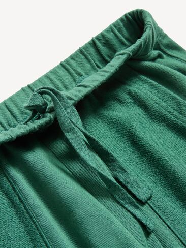 Old Navy Mid-Rise SoComfy Seamed Barrel Sweatpants - MUTED PINE in Saudi Arabia