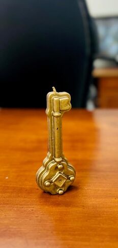 Vrinda Key Gold Candle, 4 Inch, 2 Ounces, Ritual Spell Candle, Road Opening, Opportunity, Unlocking Blessings & Intention Work in Saudi Arabia