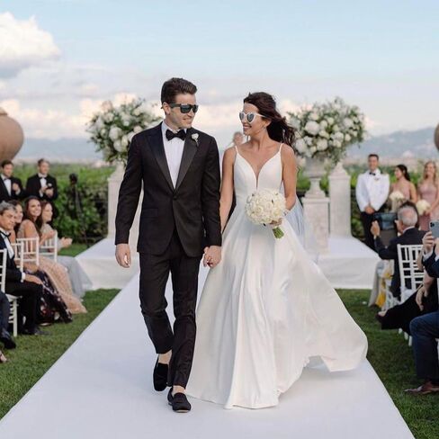 Srotmirw Just Married ديكورات 2 حزمة نظارات شمسية للعروس والعريس باللونين الأبيض والأسود لتزيين حفلات الزفاف المتزوجين فقط وإكسسوارات شهر العسل باللونين الأبيض والأسود in Kuwait