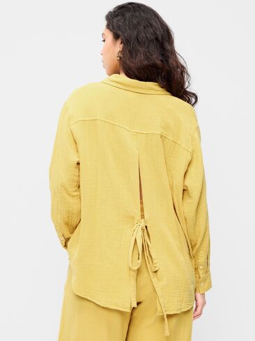 Old Navy Open-Back Crinkle Gauze Button-Down Shirt - Sandstorm in Kuwait