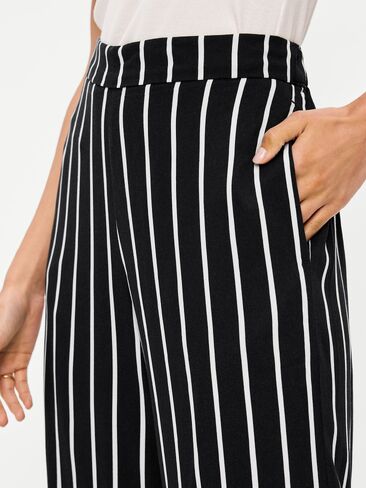 Old Navy بنطلون بلايا واسع الساق عالي الخصر - خطوط سوداء in Saudi Arabia