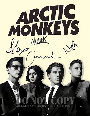 ملصق Arctic Monkeys مقاس 8 × 10 - صورة فرقة رائعة - صورة فوتوغرافية - موسيقى الروك آند رول - العقد الأول من القرن الحادي والعشرين - صباحًا - الموسيقى البريطانية الأسطورية - شيفيلد، إنجلترا - أليكس تورنر - صورة جماعية - طباعة فنية نادرة in Kuwait