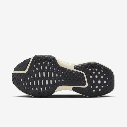 حذاء Nike Zoomx Invincible Run FK 3 للرجال مقاس 10.5، اللون: كريمي فاتح/حليب جوز الهند/أرجواني أكسجين/بني خام فاتح in Kuwait