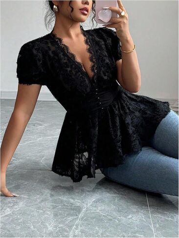 بلوزة علوية للسيدات من SweatyRocks بأكمام قصيرة ورقبة على شكل حرف V وأزرار من الدانتيل الشفاف وكشكشة وبيبلوم in Saudi Arabia