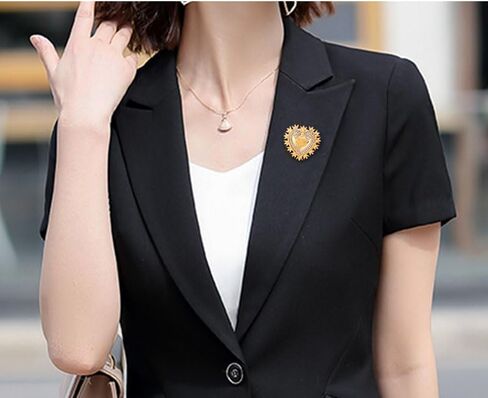 Vintage Baroque Heart Brooch Pin Gold Love Heart Lapel Pin Women Men Suit Coat Pin Badge Crystal Love Heart Corsage Jewelry for Valentine's Day Christmas in Saudi Arabia